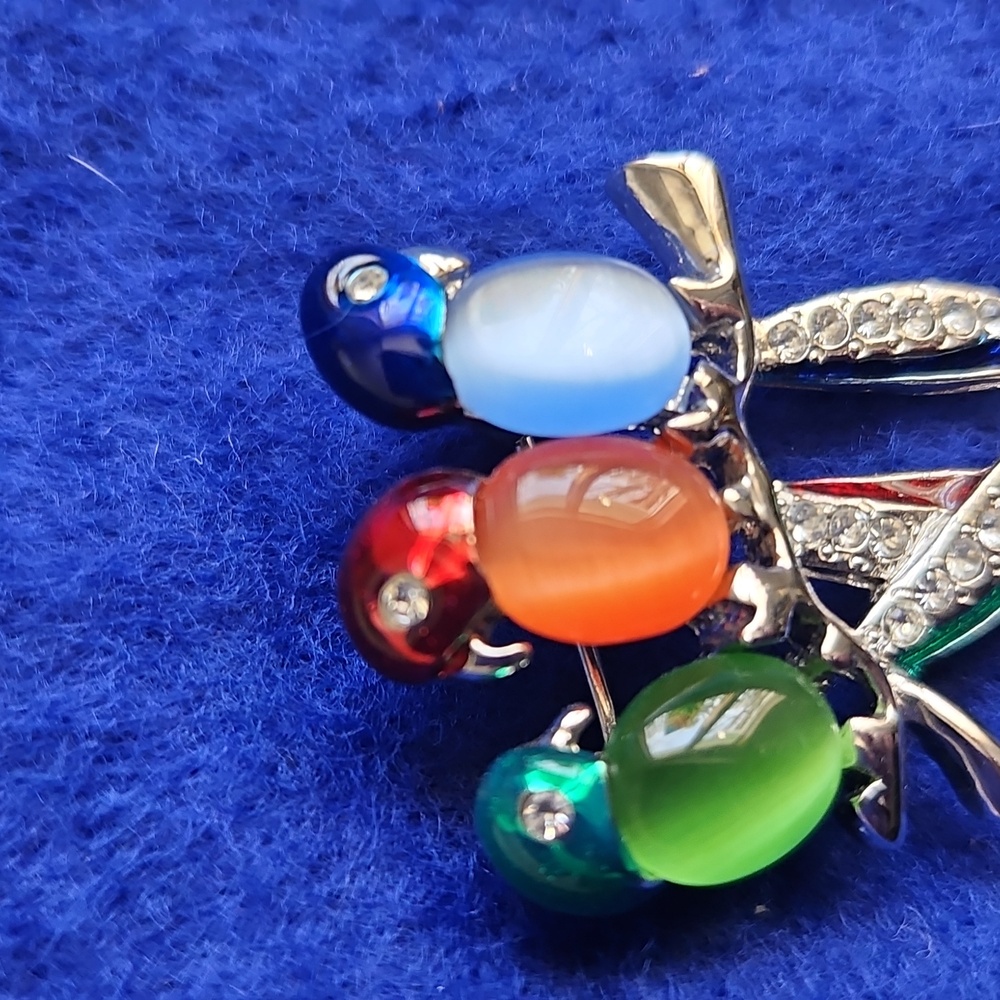 Vintage Jelly Belly And Rhinestones Parrots On A Branch Brooch Silvertone EUC - Picture 4 of 7